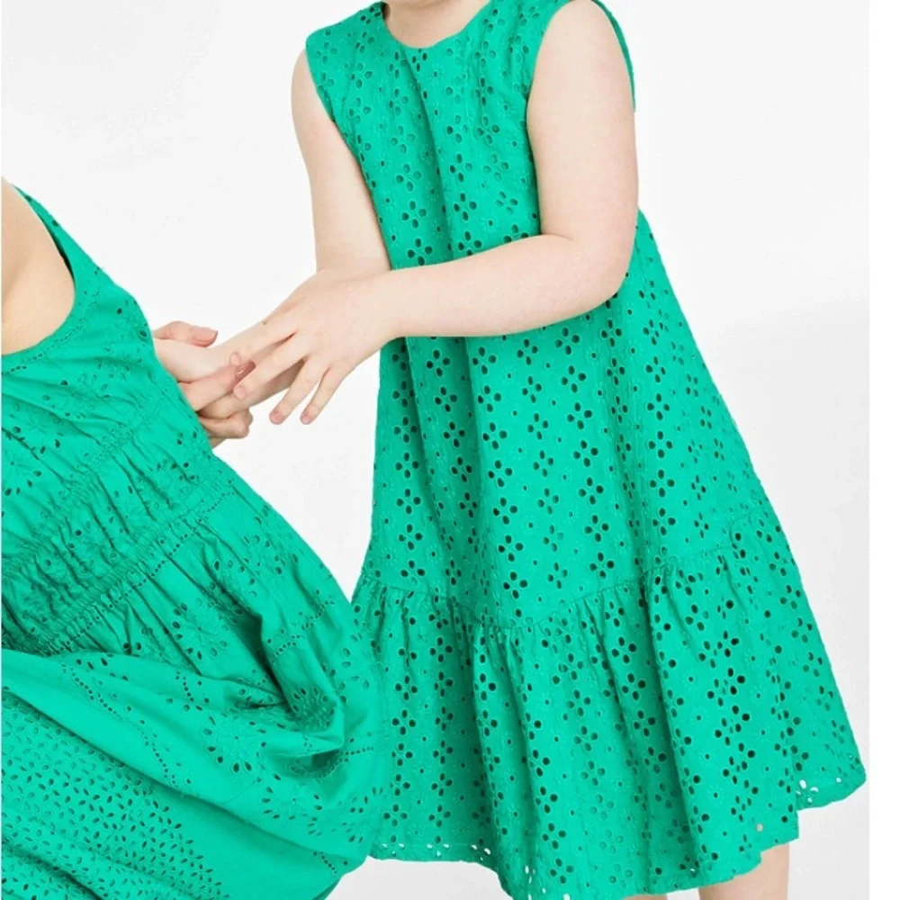 On 34th Girls Green Eyelet Lace Casual Summer Dress Size Medium (10-12y) - Picture 4 of 4